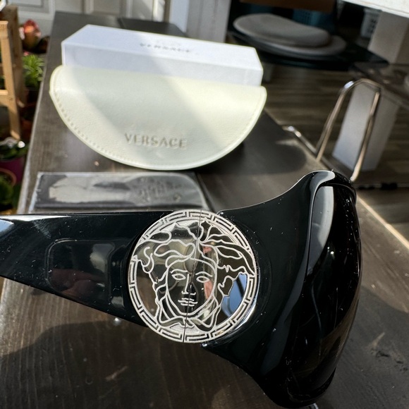Like New Authentic Versace sunglasses in EUC - Picture 3 of 8